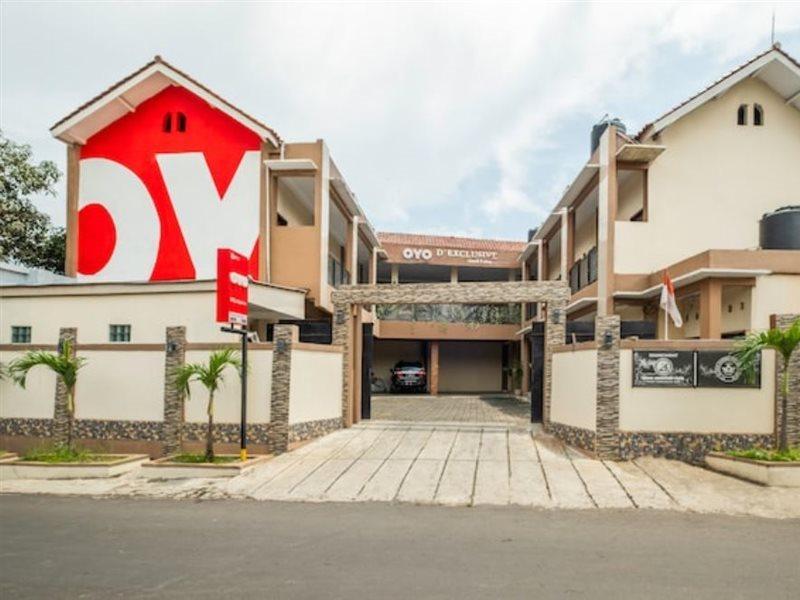 Oyo 876 D' Exclusive Hotel 2*