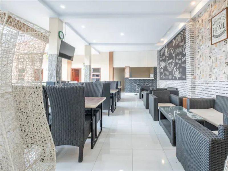 Oyo 876 D' Exclusive Hotel